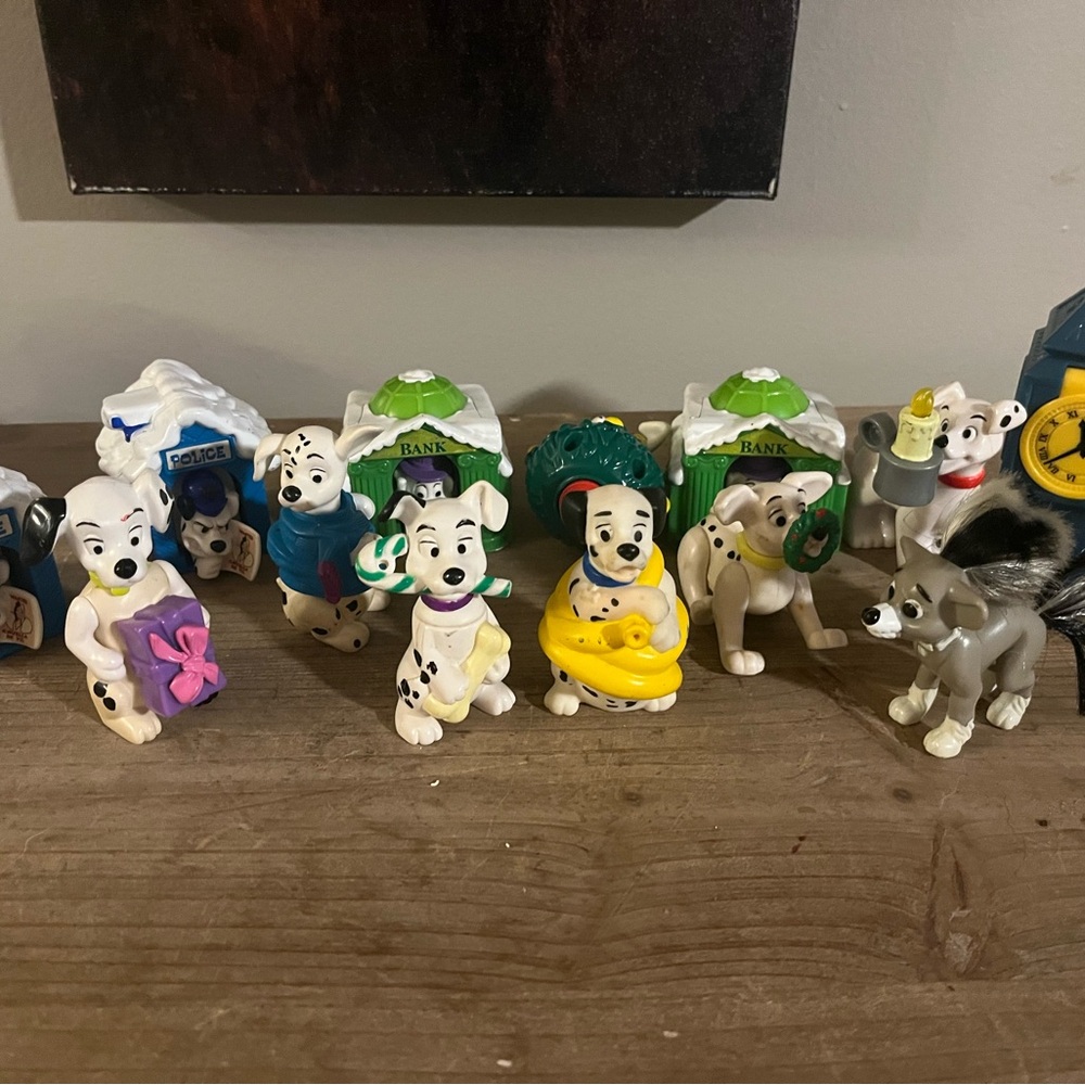 Disney 101‎ Dalmatians Playset with Green and Yellow Accents